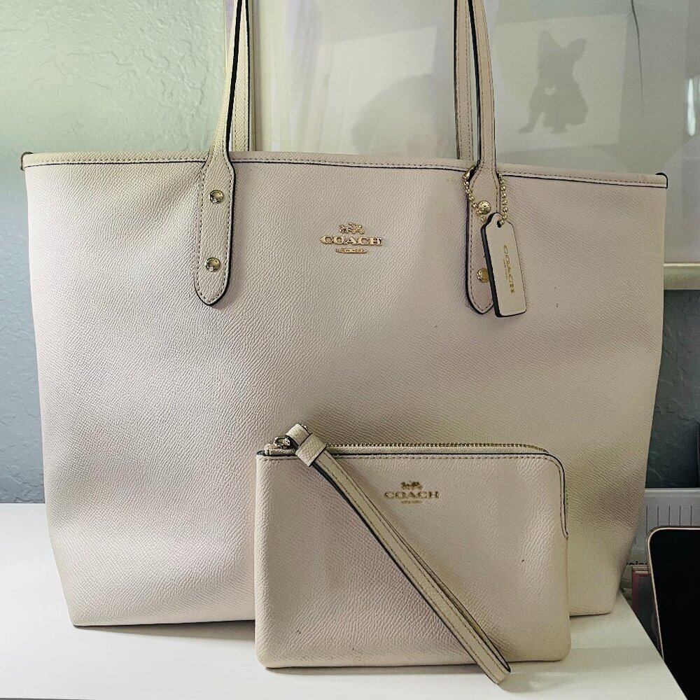 COACH Chalk Pebbled Leather City Tote Shoulder Bag Wristlet